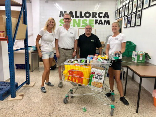 YGB volunteers bringing a donation to Mallorca Sense Fam